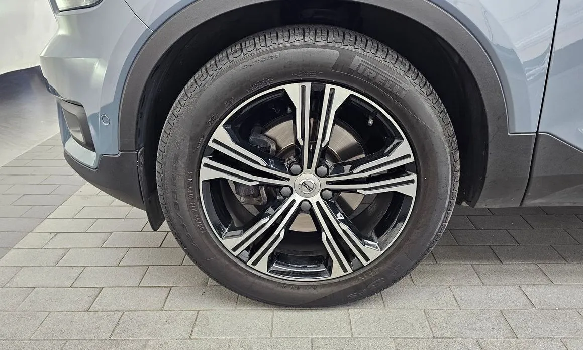 Volvo XC40 — фото 10