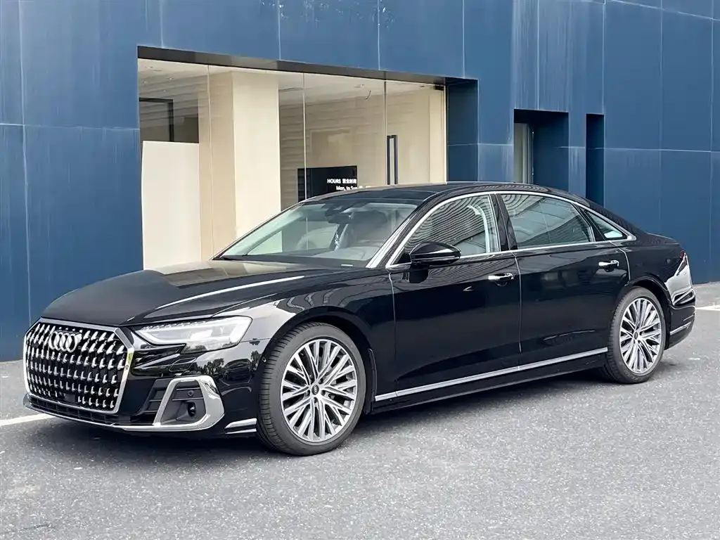 Audi A8 — фото 1