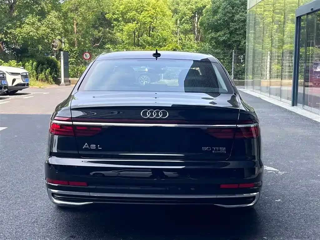 Audi A8 — фото 4