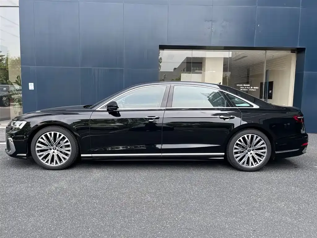 Audi A8 — фото 2