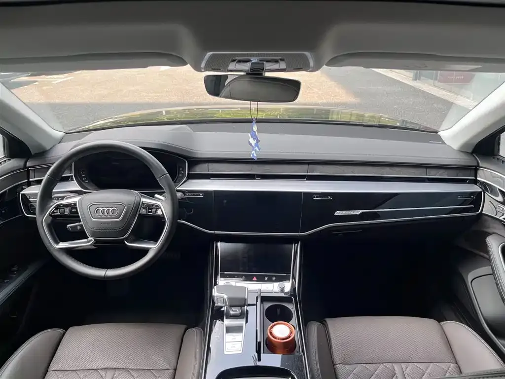 Audi A8 — фото 8