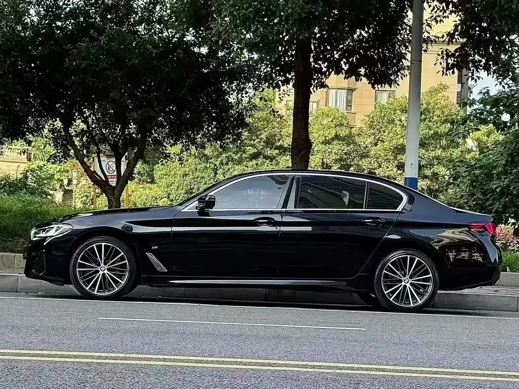 BMW 5 Series — фото 5