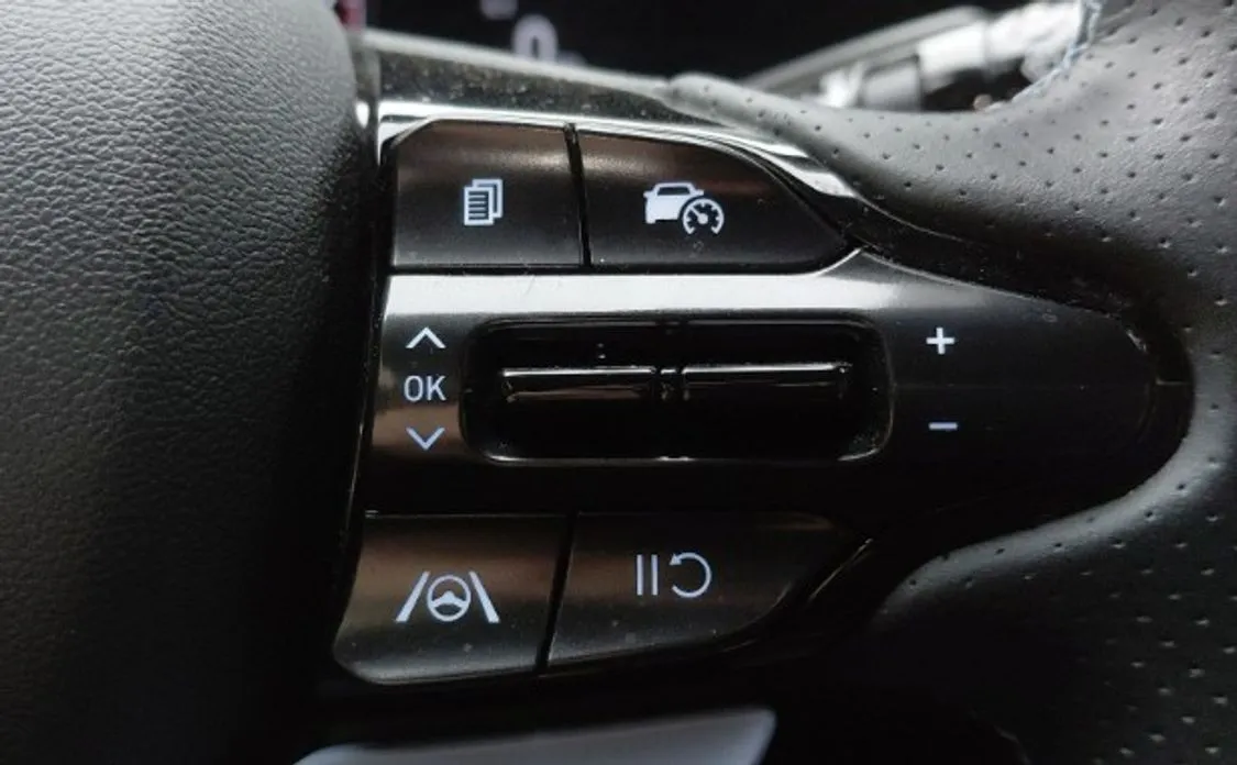 Hyundai AVANTE — фото 8