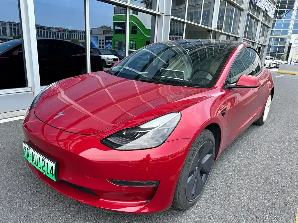 Tesla Model 3 — фото 1