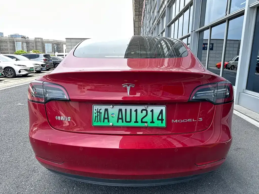 Tesla Model 3 — фото 6