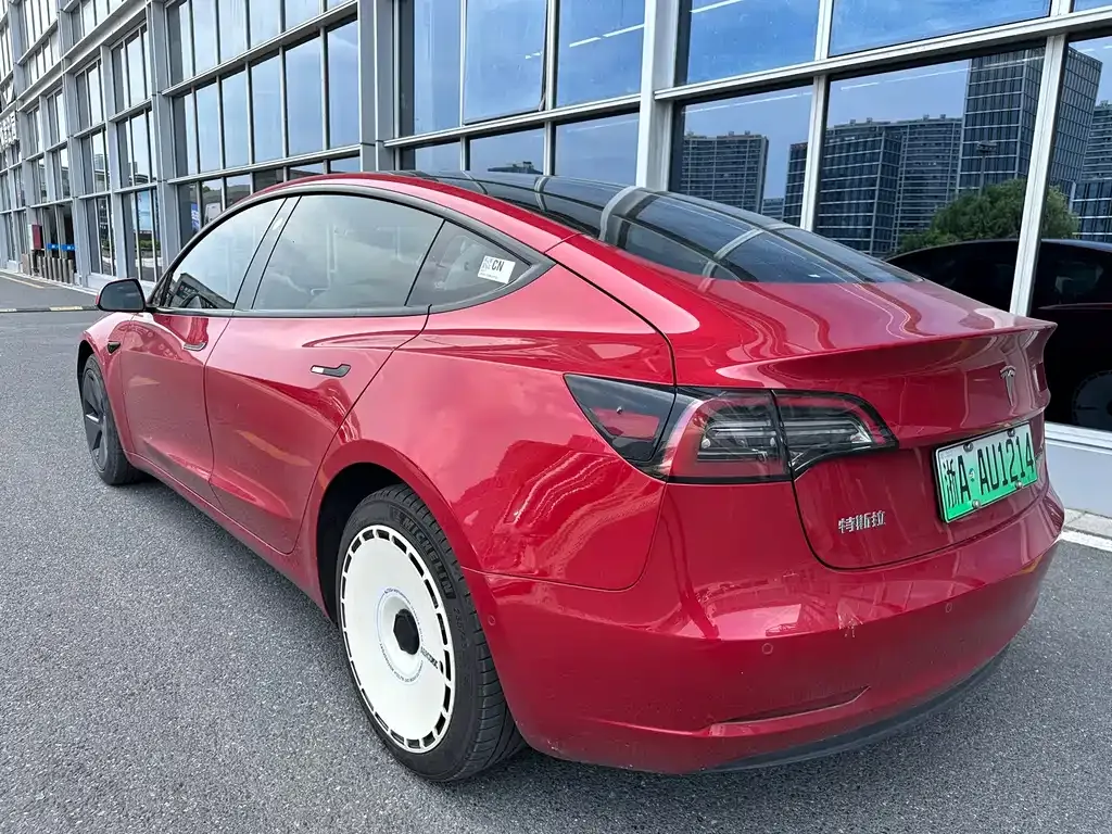 Tesla Model 3 — фото 7