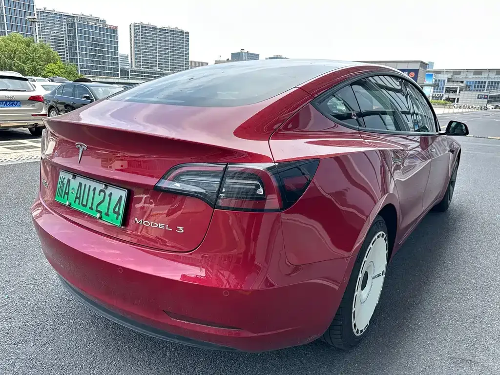 Tesla Model 3 — фото 10