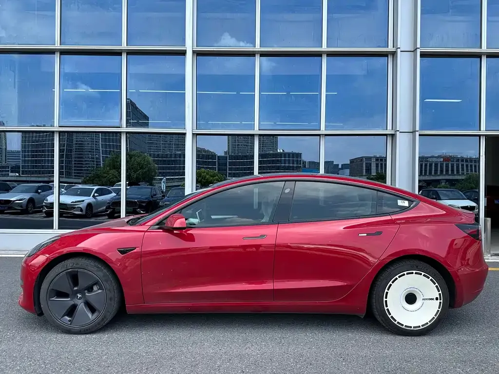 Tesla Model 3 — фото 5