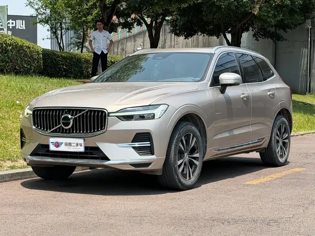 Volvo XC60 — фото 1