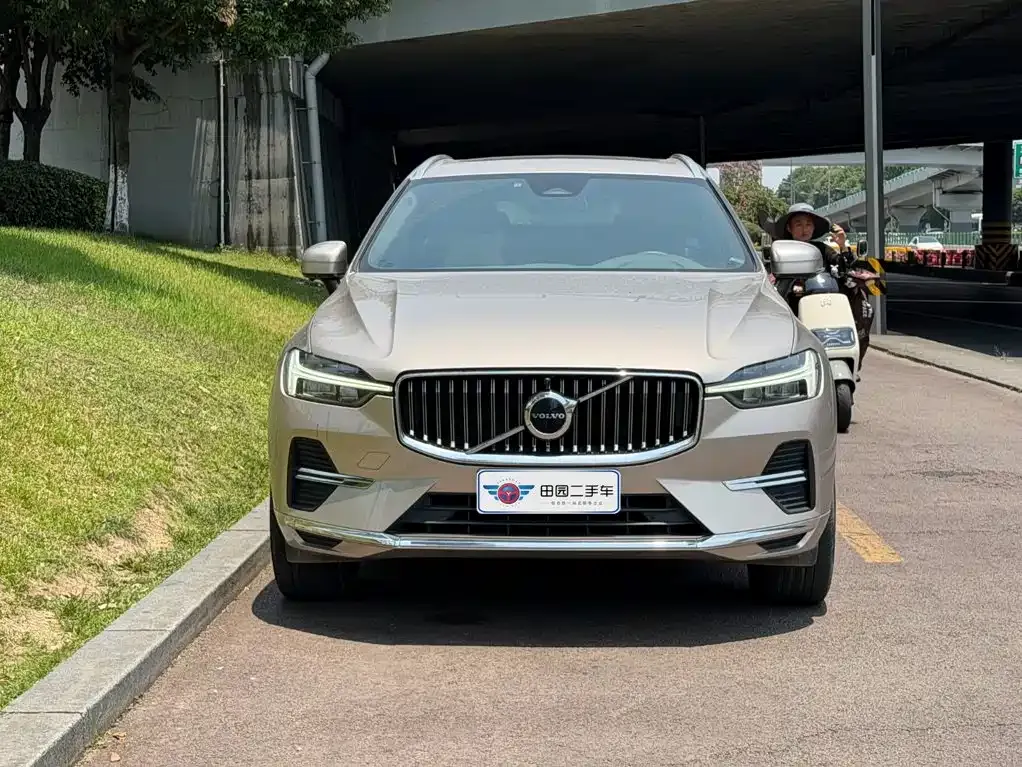 Volvo XC60 — фото 10