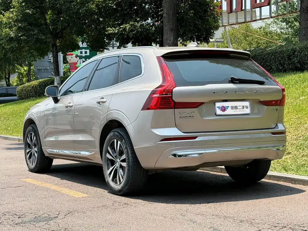 Volvo XC60 — фото 8