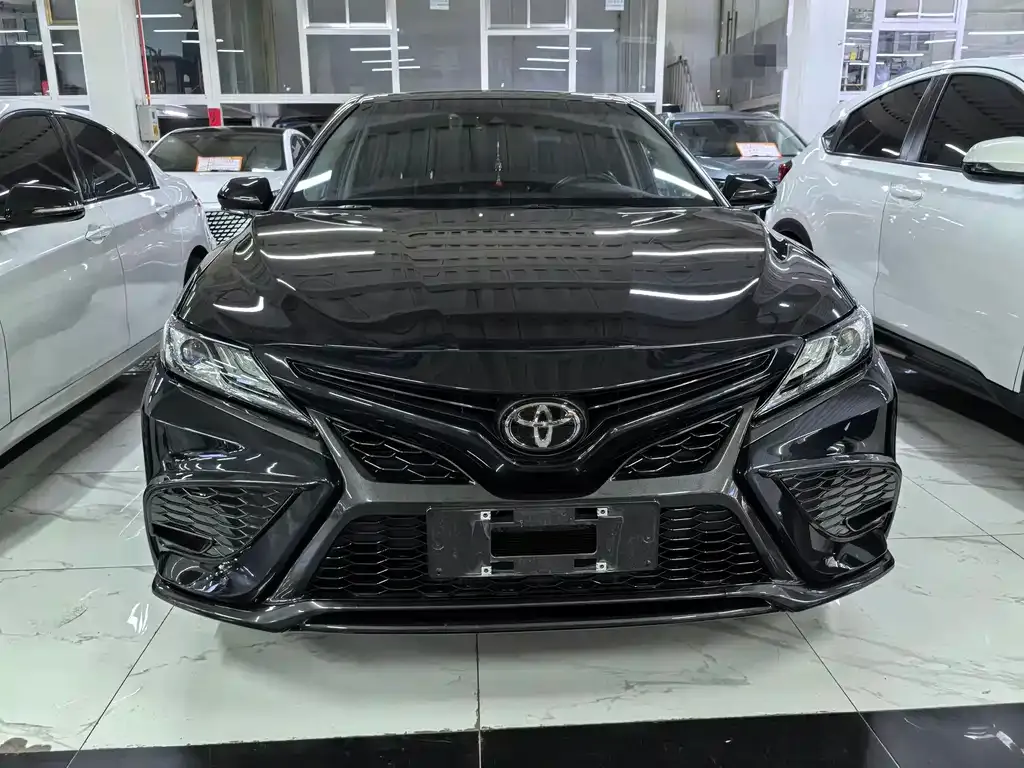 Toyota Camry — фото 7