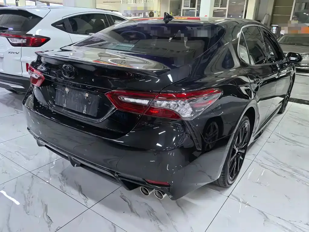 Toyota Camry — фото 10