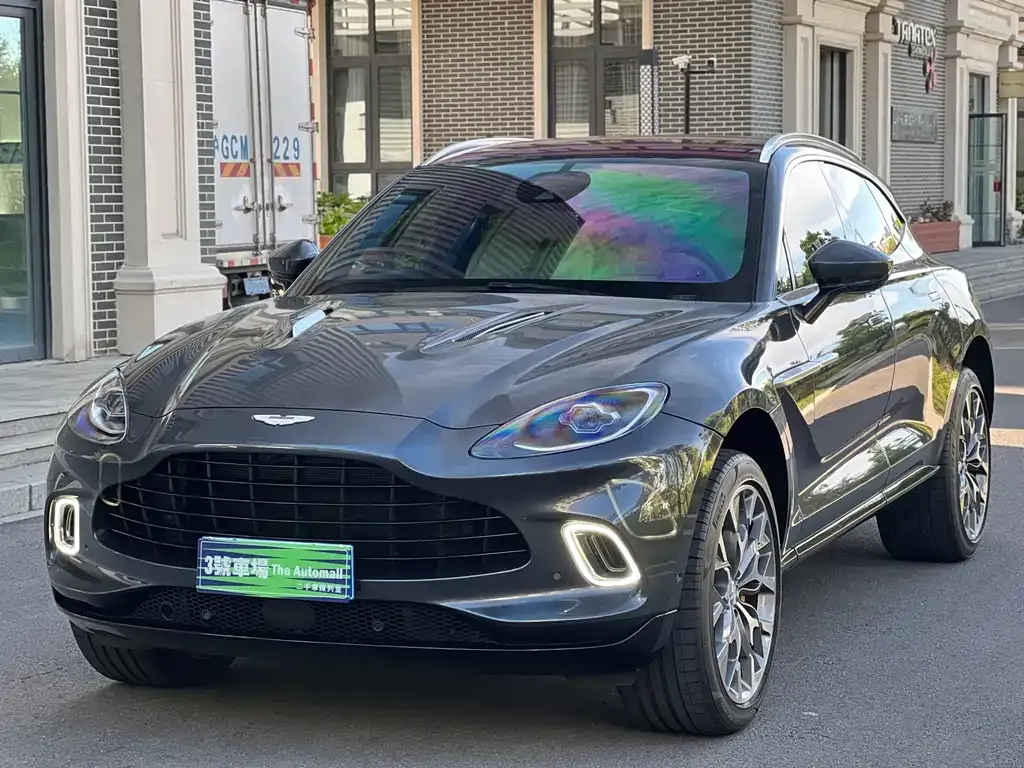 Aston Martin DBX — фото 1