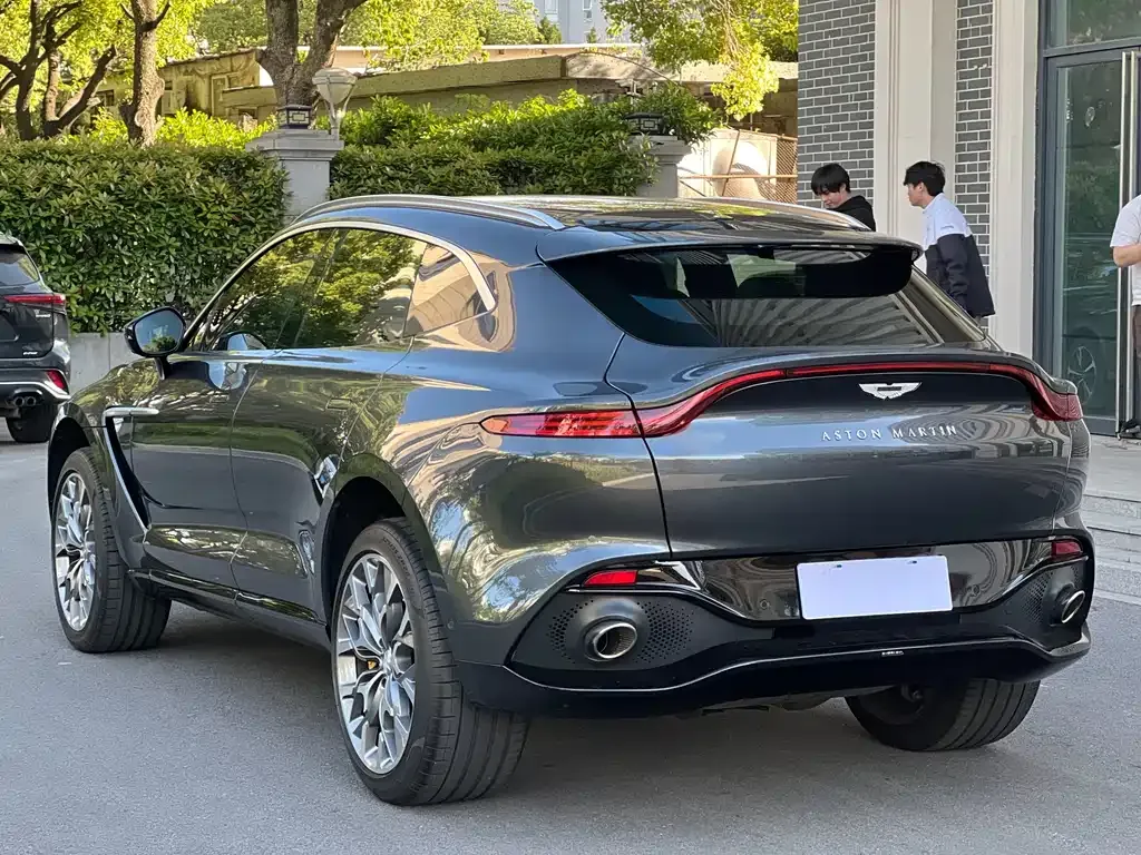 Aston Martin DBX — фото 7