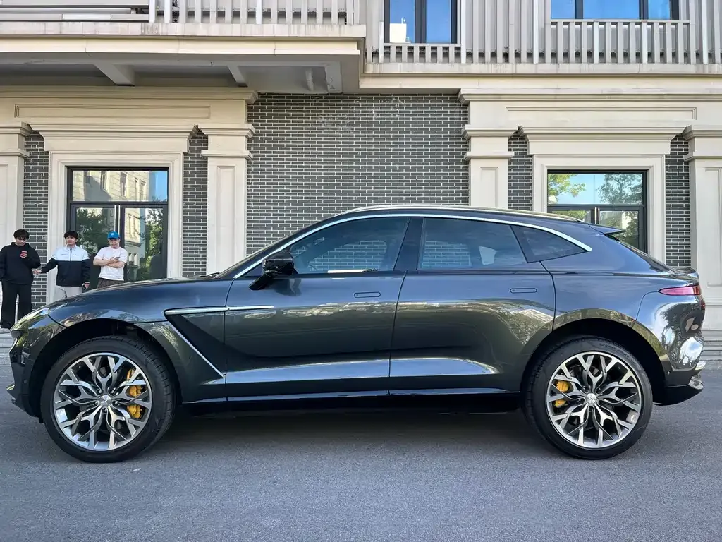 Aston Martin DBX — фото 3