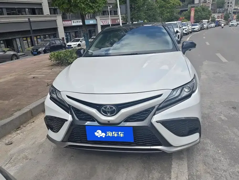 Toyota Camry — фото 10