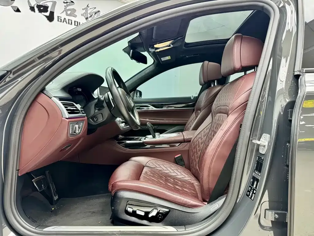 BMW 7 Series — фото 10