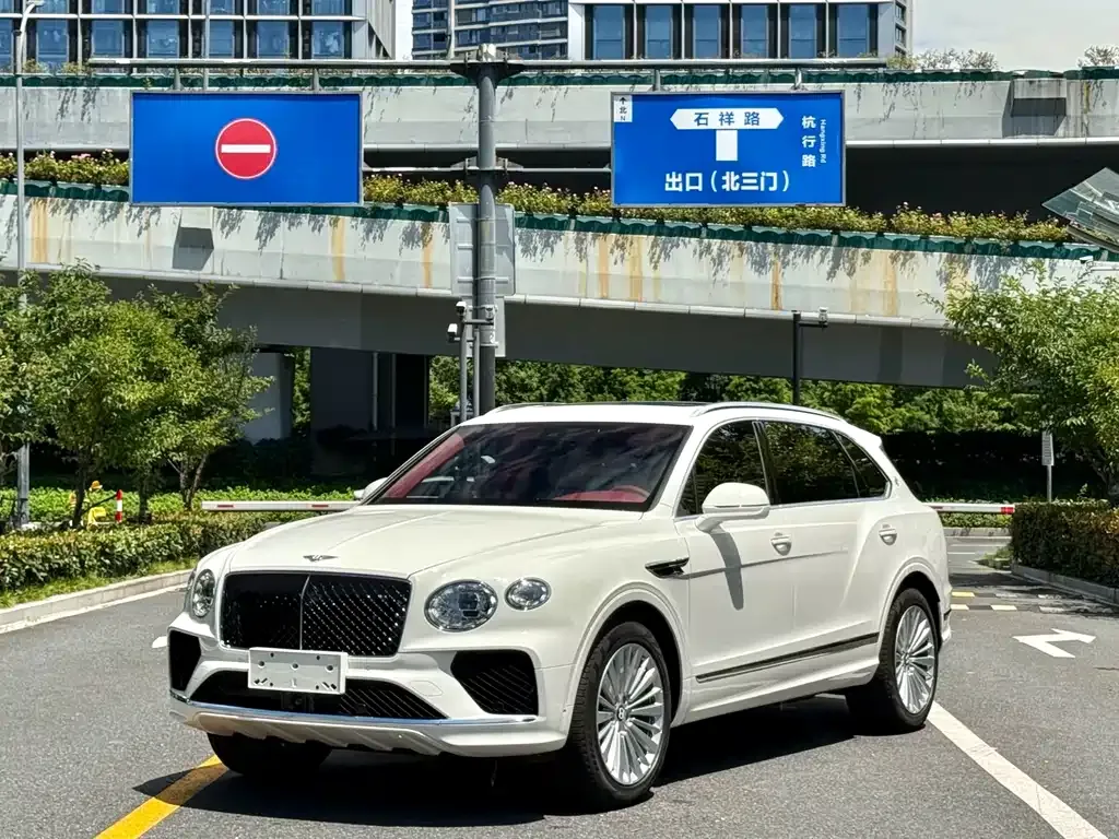 Bentley Bentayga — фото 8