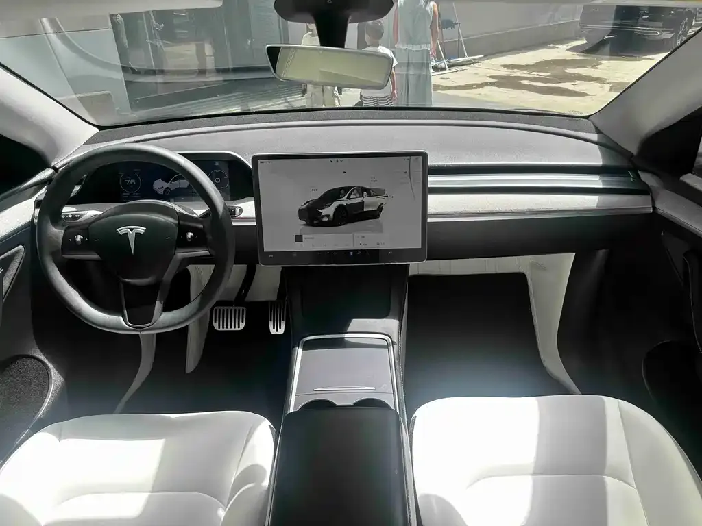 Tesla Model Y — фото 5
