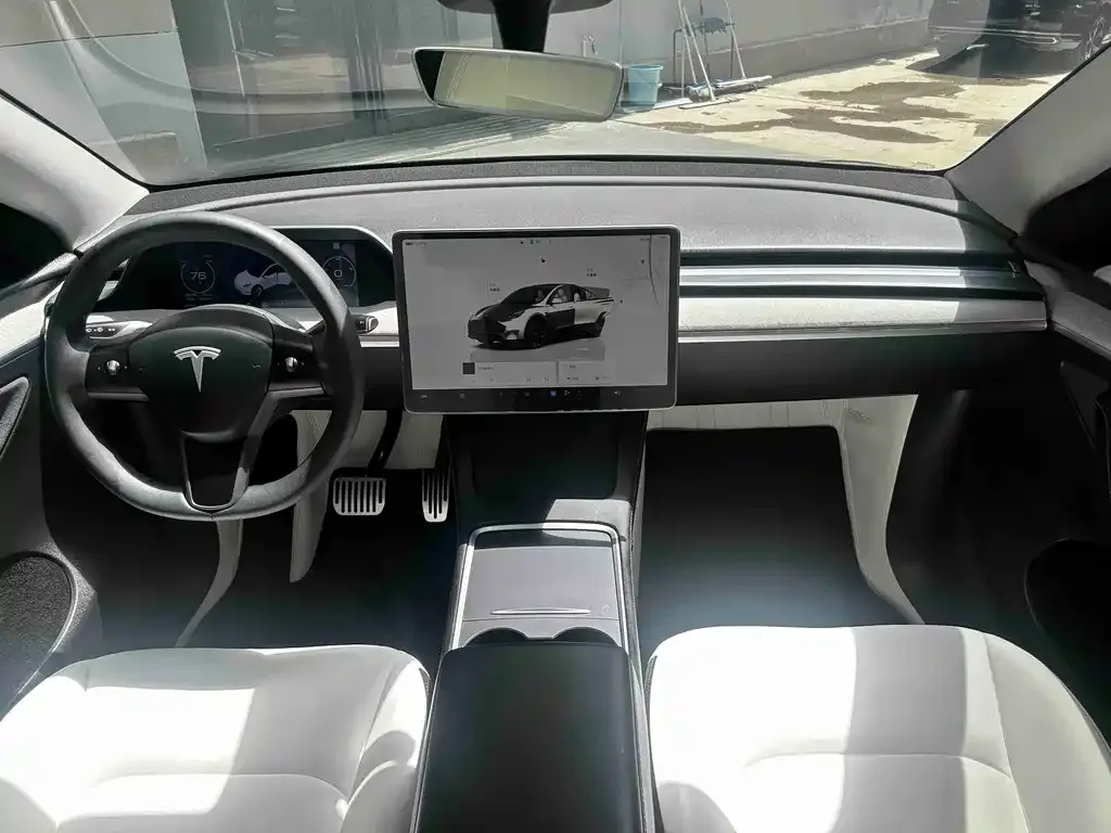 Tesla Model Y — фото 7