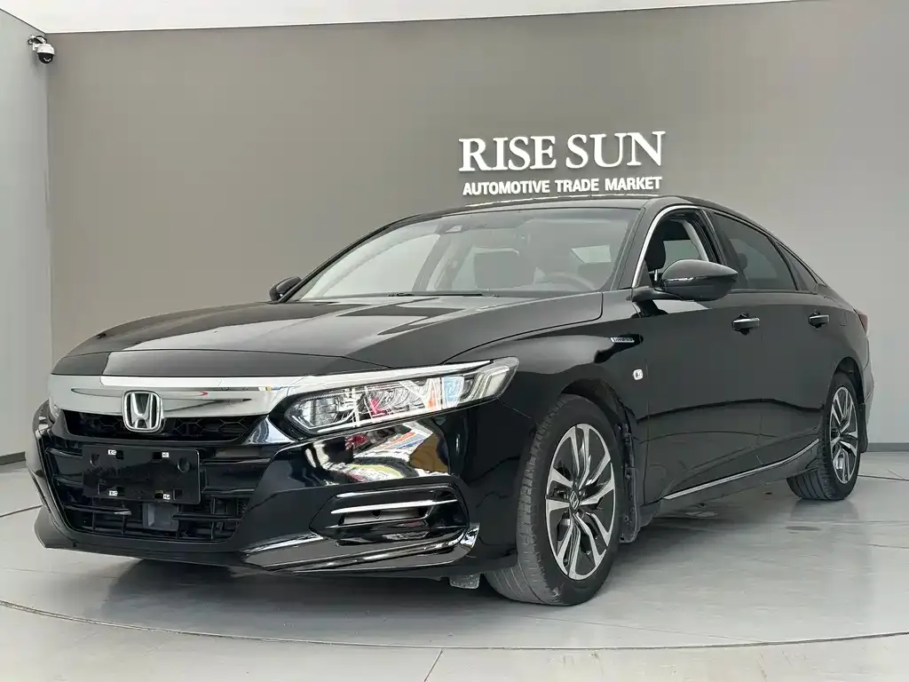 Honda Accord — фото 1