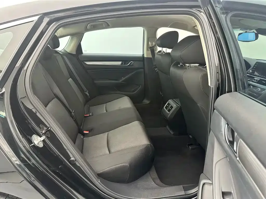 Honda Accord — фото 9