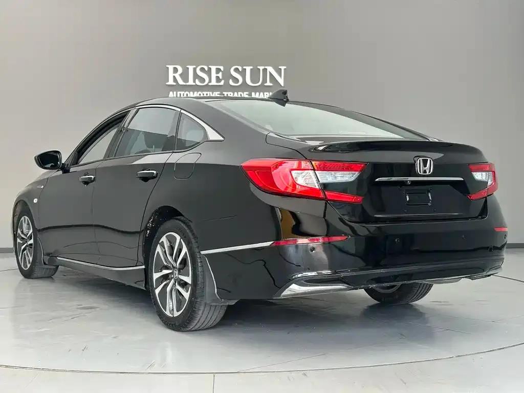 Honda Accord — фото 7