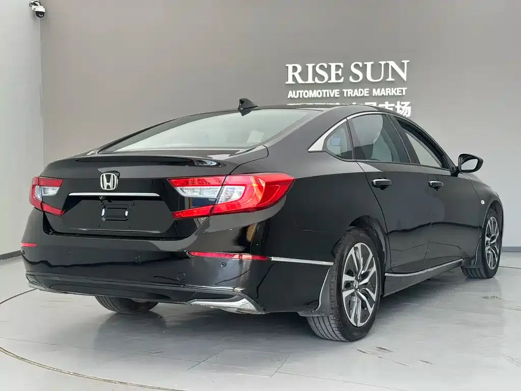 Honda Accord — фото 8