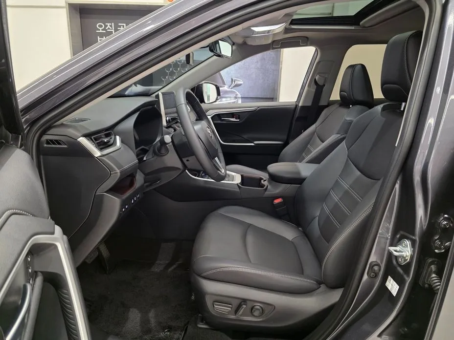 Toyota RAV4 — фото 5