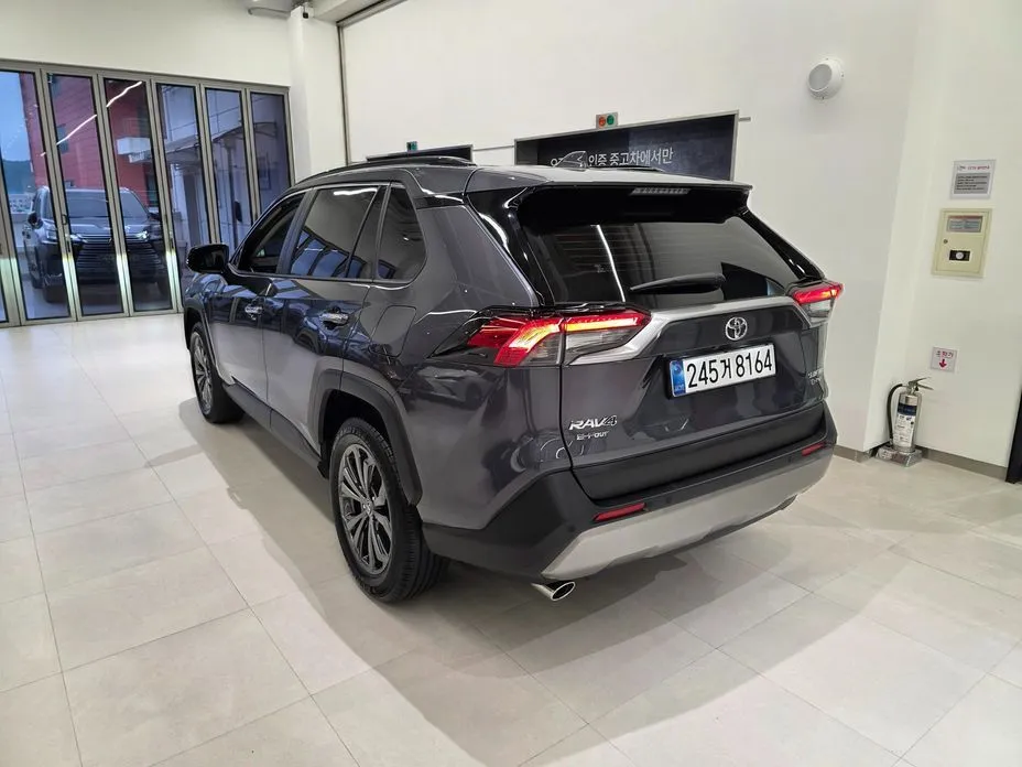 Toyota RAV4 — фото 10