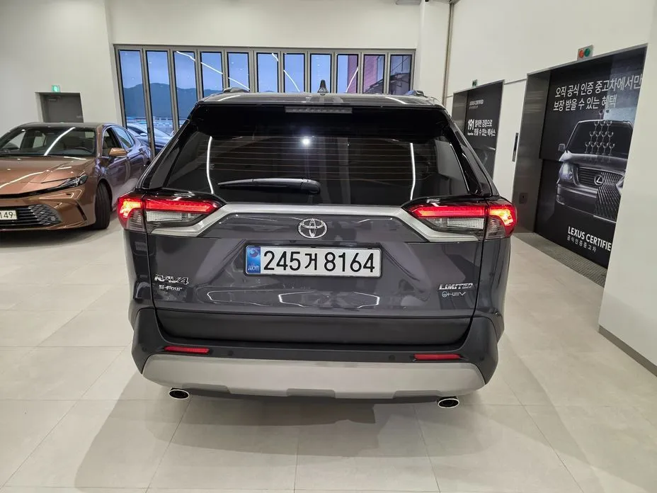 Toyota RAV4 — фото 9