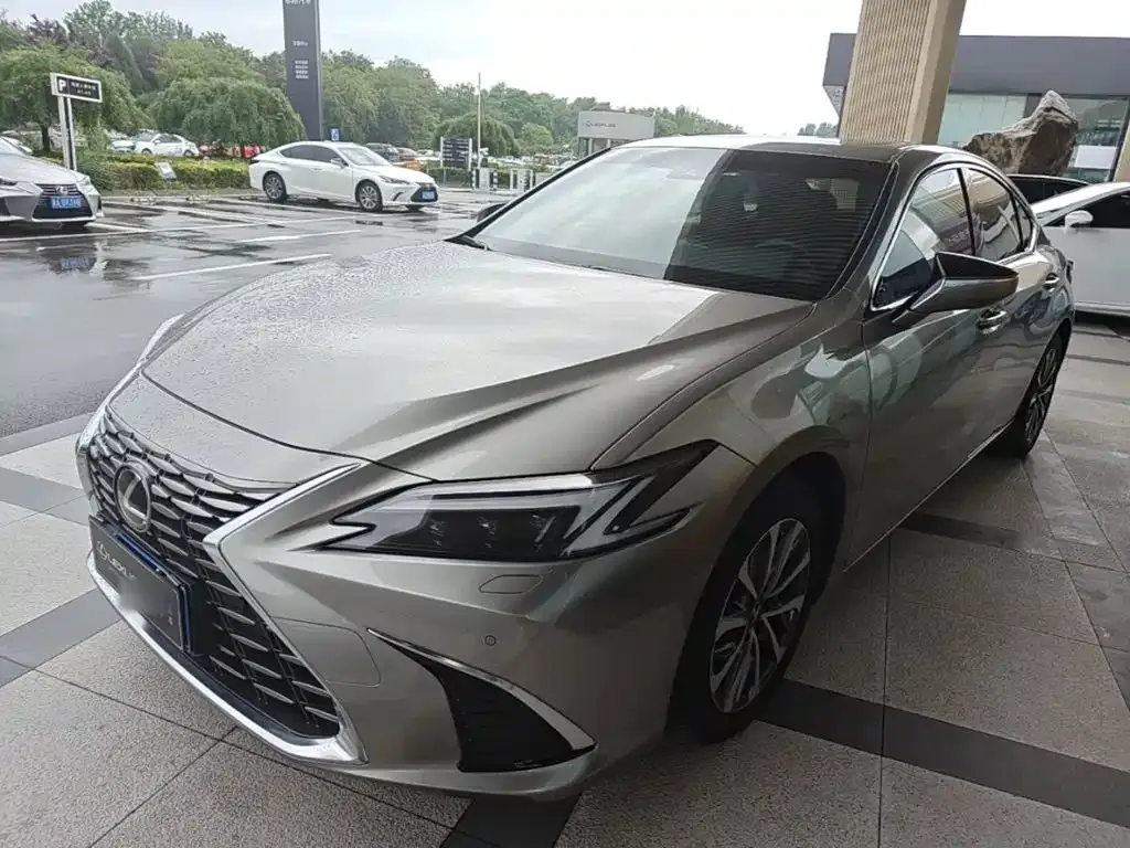 Lexus ES — фото 1