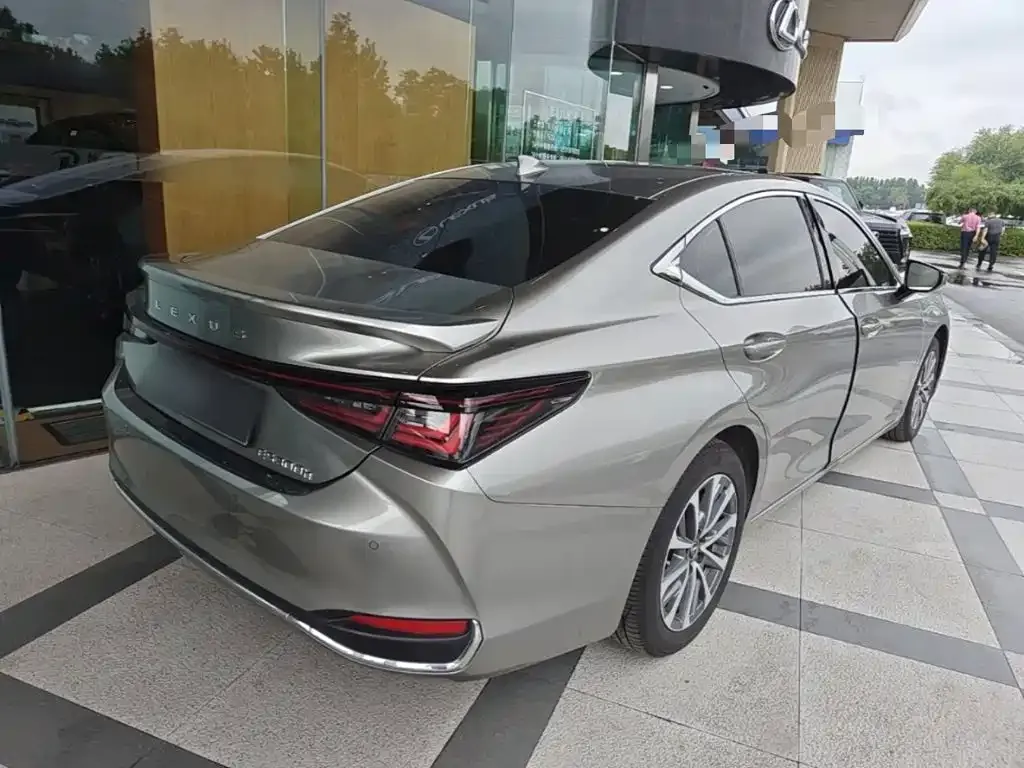 Lexus ES — фото 10