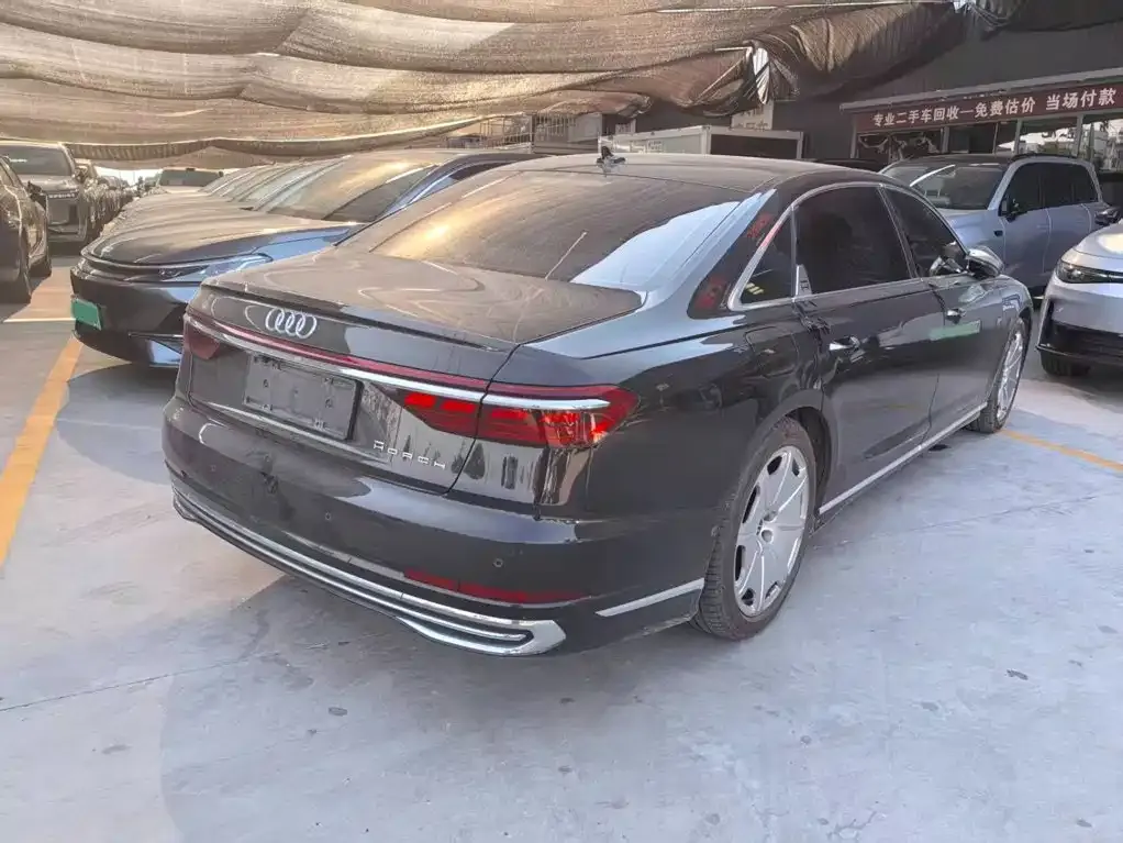 Audi A8 — фото 5