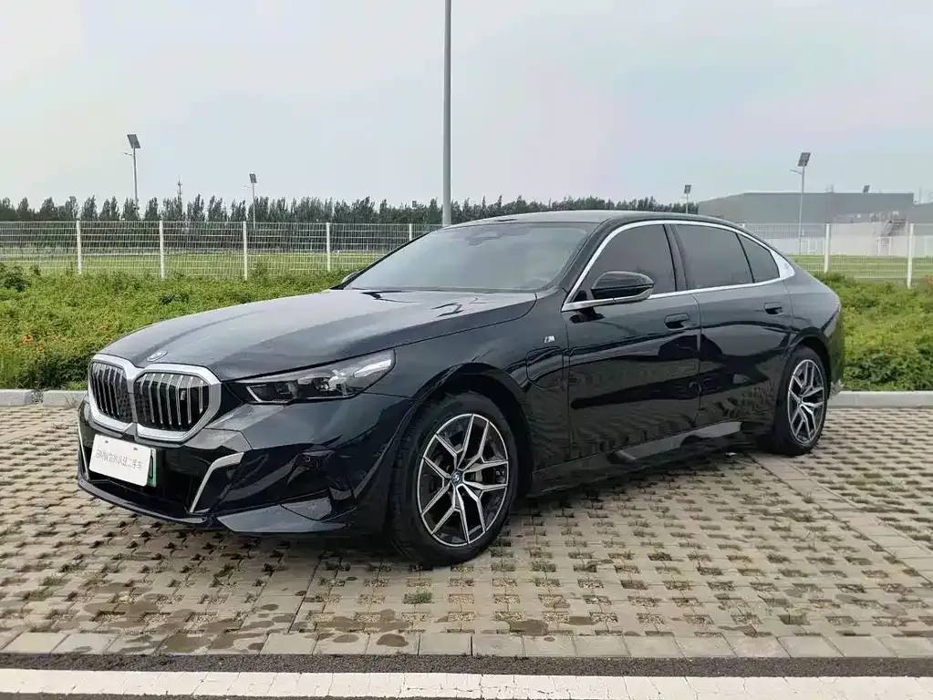 BMW i5 — фото 1