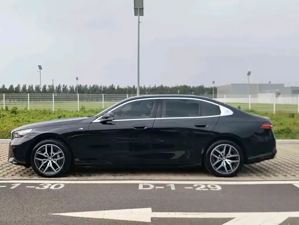 BMW i5 — фото 2
