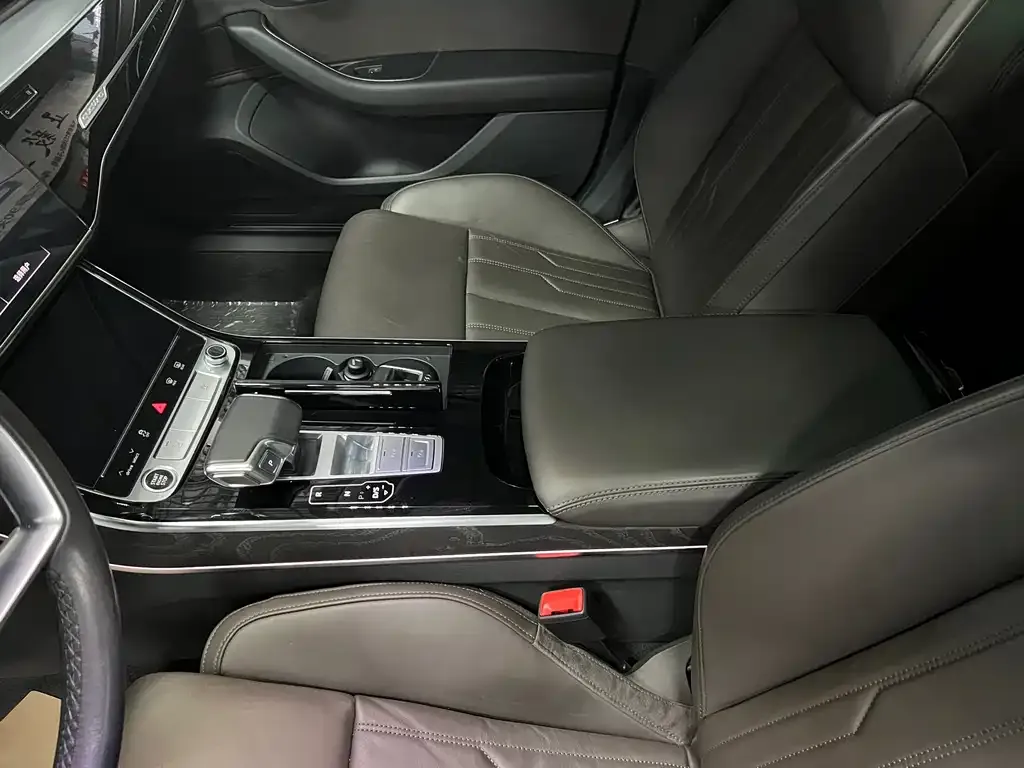 Audi A8 2023 из CN, фото 2