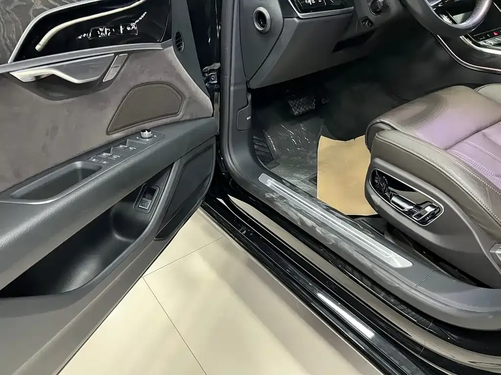 Audi A8 2023 из CN, фото 3