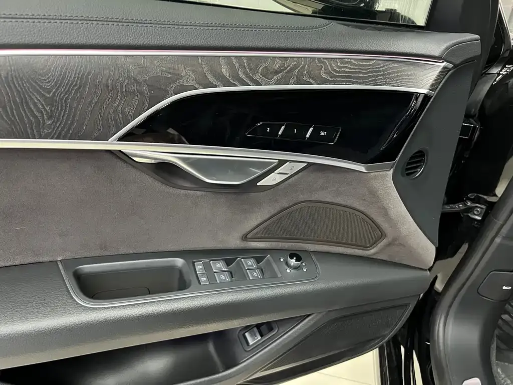Audi A8 2023 из CN, фото 8
