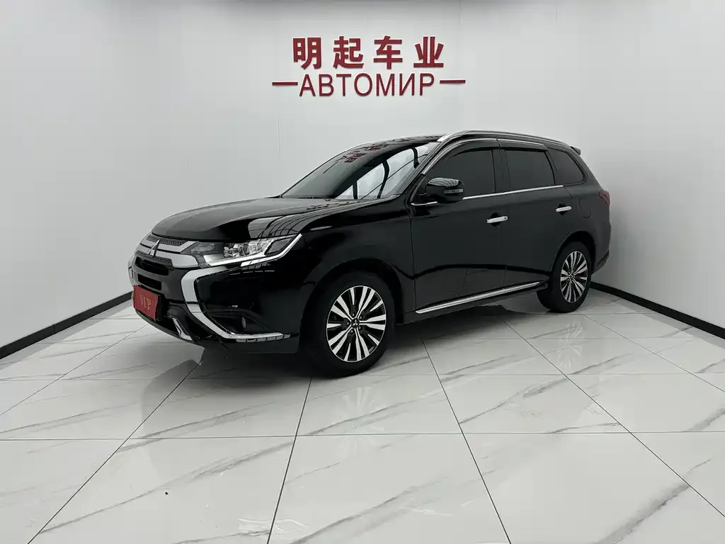 Mitsubishi Outlander — фото 1