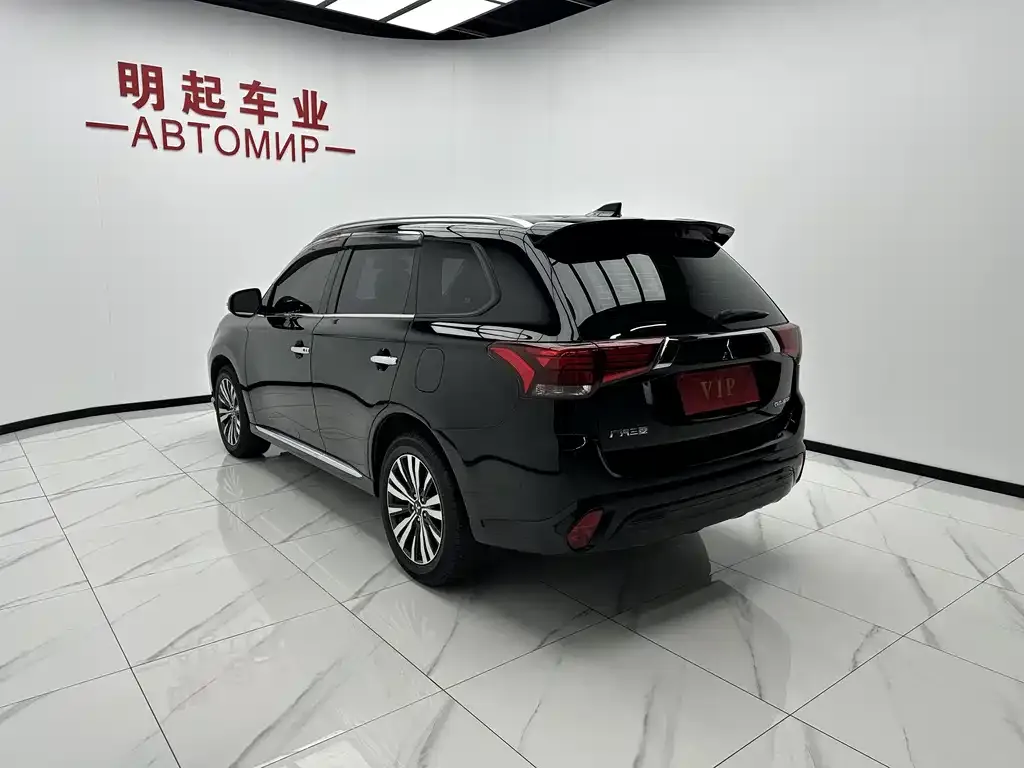 Mitsubishi Outlander — фото 4