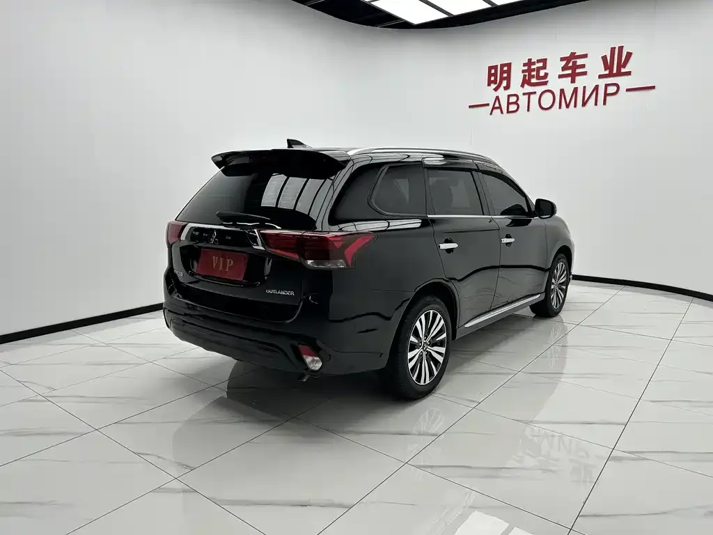 Mitsubishi Outlander — фото 10