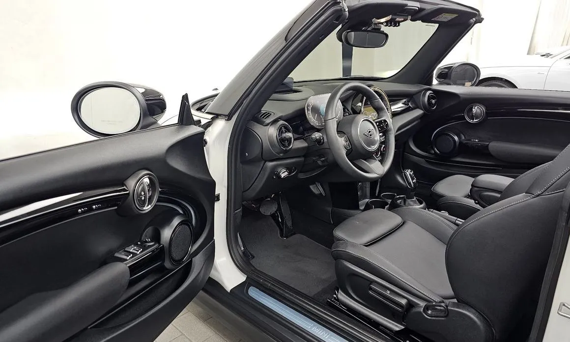 Mini Cooper Convertible 2024 из KR, фото 6
