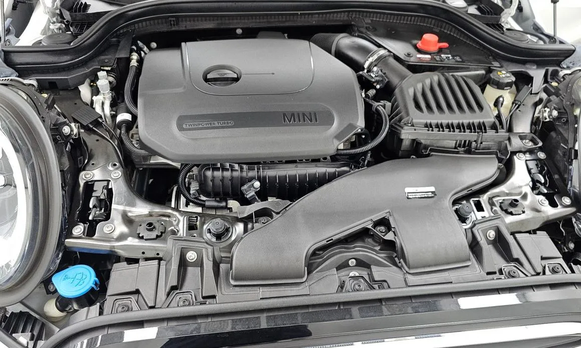 Mini Cooper Convertible 2024 из KR, фото 7