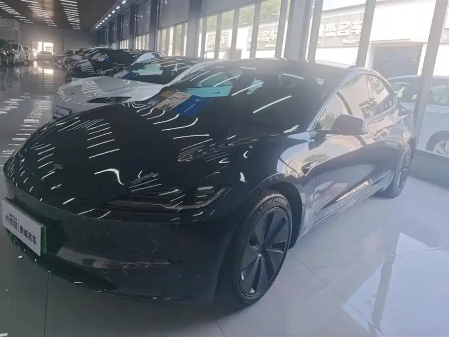 Tesla Model 3 — фото 1