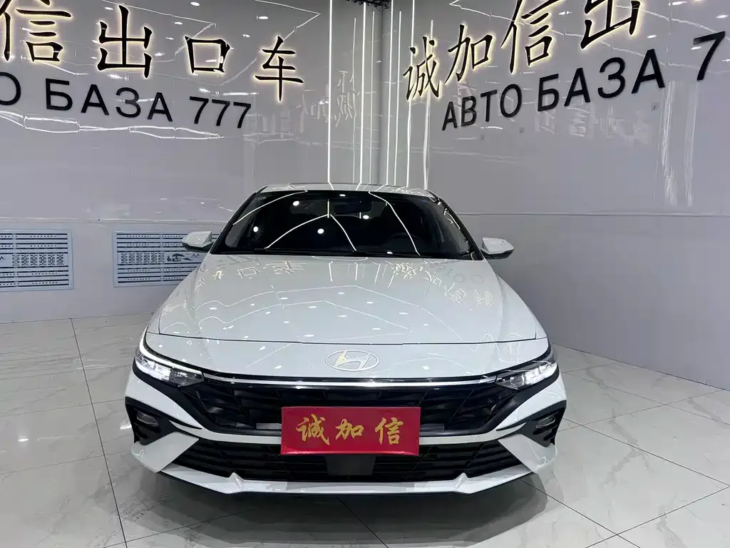 Hyundai Elantra — фото 3