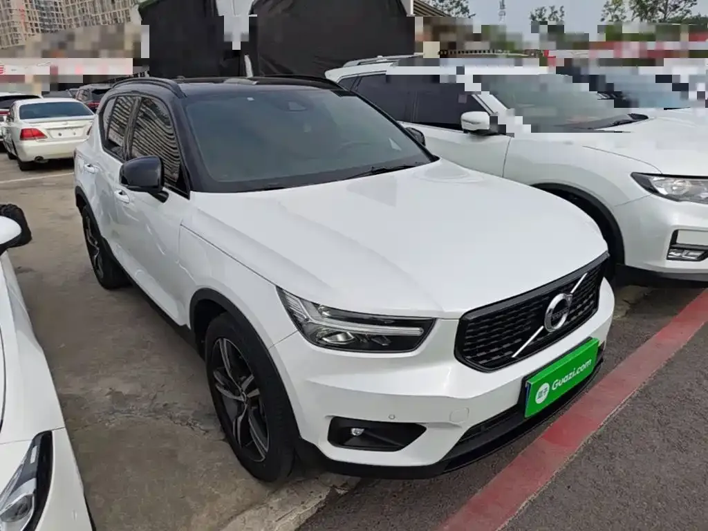 Volvo XC40 — фото 6