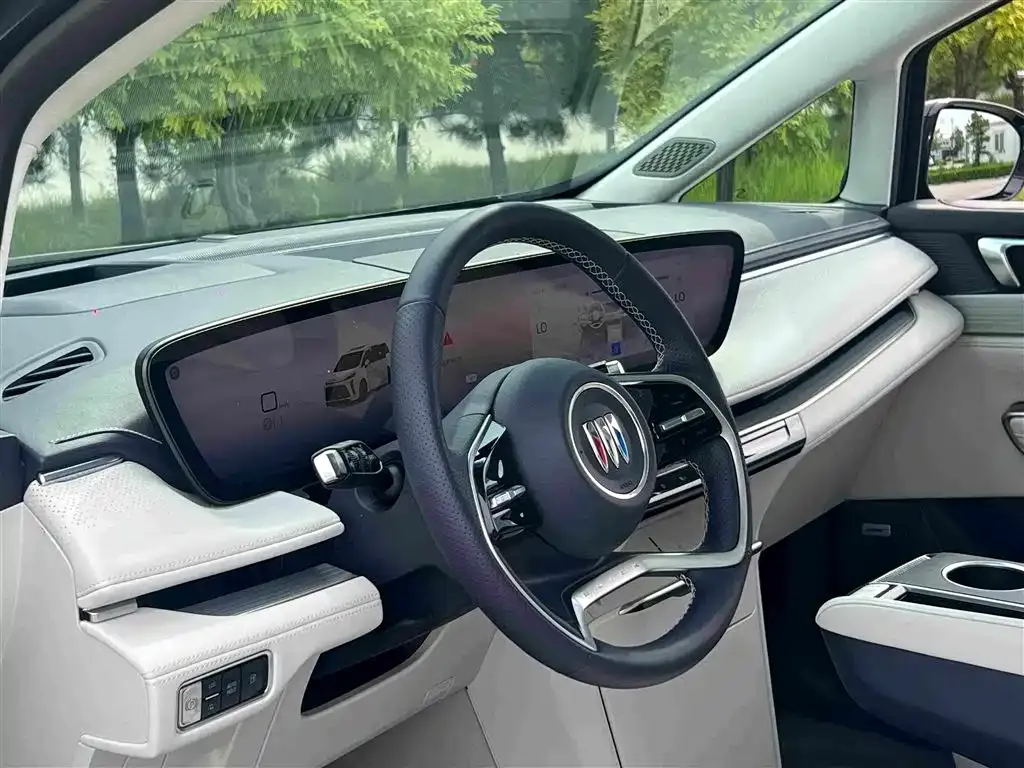 Buick GL8 Hybrid — фото 2