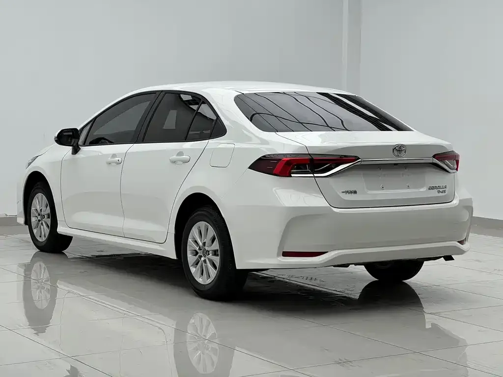 Toyota Corolla — фото 3